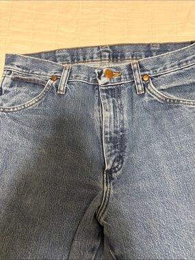 Wrangler Men's Medium Blue Straight-Leg Denim Jeans